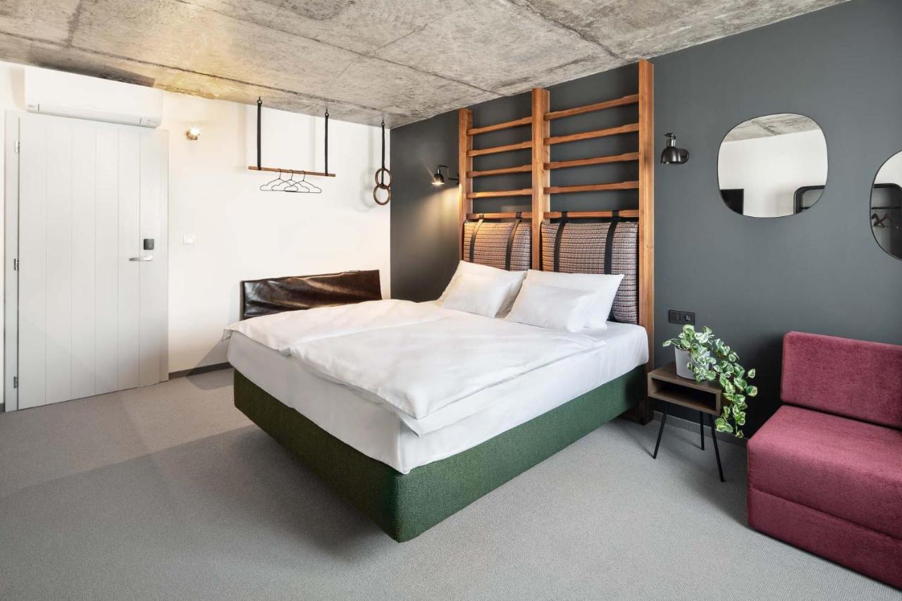 Boutique Hotel Mezi Svy Hradec Králové Dış mekan fotoğraf