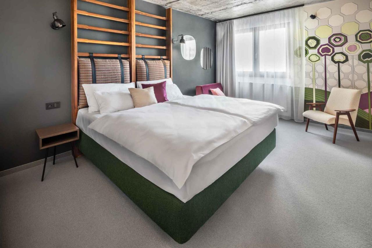 Boutique Hotel Mezi Svy Hradec Králové Dış mekan fotoğraf
