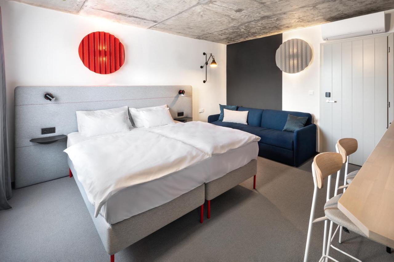 Boutique Hotel Mezi Svy Hradec Králové Dış mekan fotoğraf